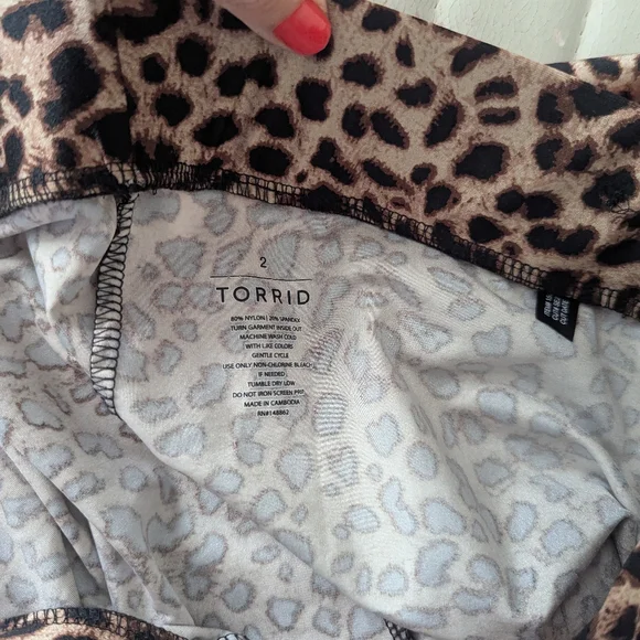 Women's Torrid 2 Cheetah Rainbow Full Length Signature Waist Liquid Legging - Picture 5 of 5